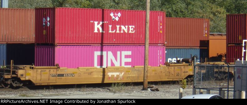 DTTX 652624 and two containers